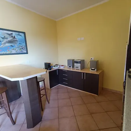 Πανσιόν Rodari 4 *